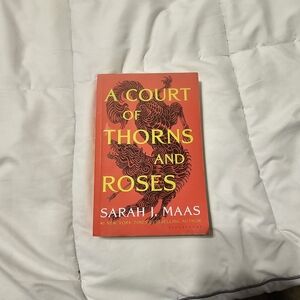 A Court of Thorns and Roses by Sarah J. Maas - Red Cover